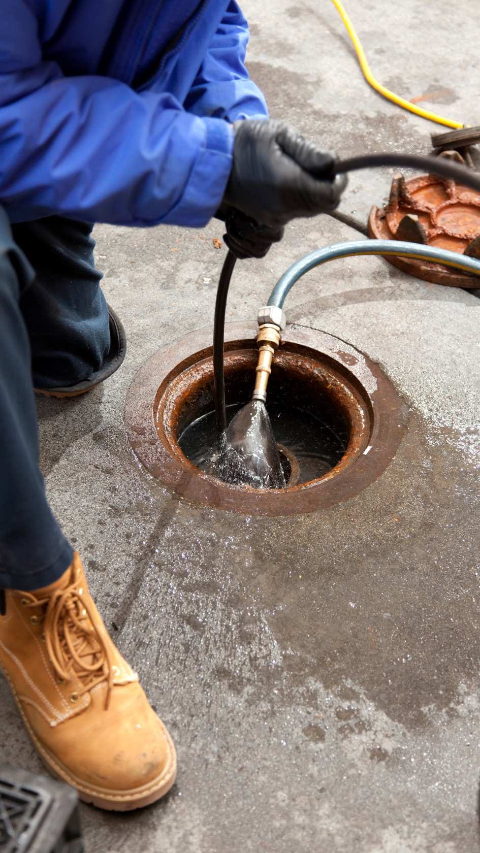 Desatasco de arqueta con agua a alta presión