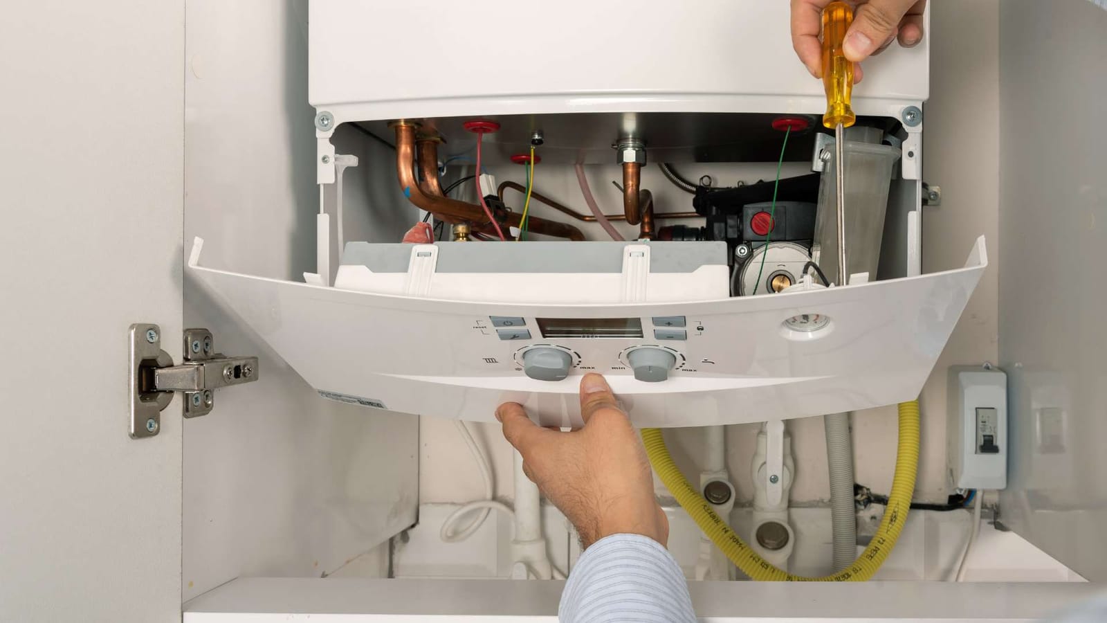 Reparación de un termo eléctrico en una vivienda de A Coruña